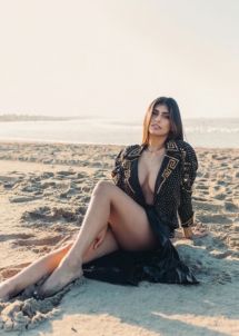 Mia Khalifa beach