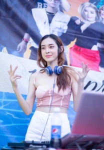 น้ำ-ดีเจ