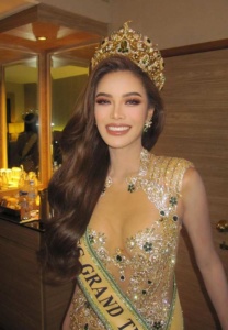 อุ้ม-ทวีพร-มง