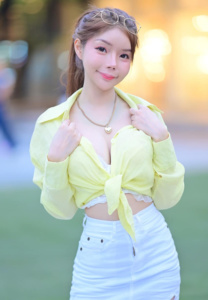 Hime-Saranpatsorn-ชุดเหลือง Hime-Saranpatsorn-ชุดเหลือง