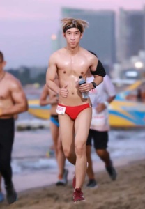 ปอนด์-วาริช-ขวดน้ำ