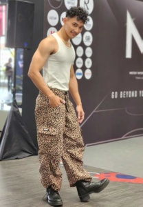 ลิป-วิชาญ-โกรกสำโรง-รองเท้า