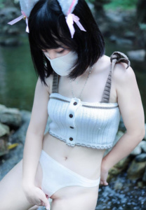 เหมย อีง่าวไร้ขน-ขาว