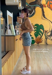 madamporns-yutnoey-taking