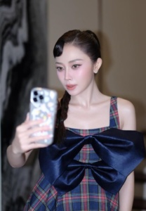 Ann Oradee-010-Pretty