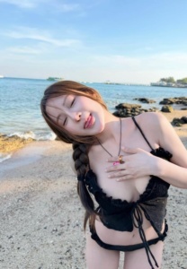 Thanyarat-Charoenpornkittada-027-Dazzling