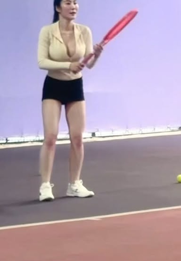 น้องแอนนี่ ในชุดเล่นเทนนิสสปอร์ตเกิร์ลสุดเซ็กซี่